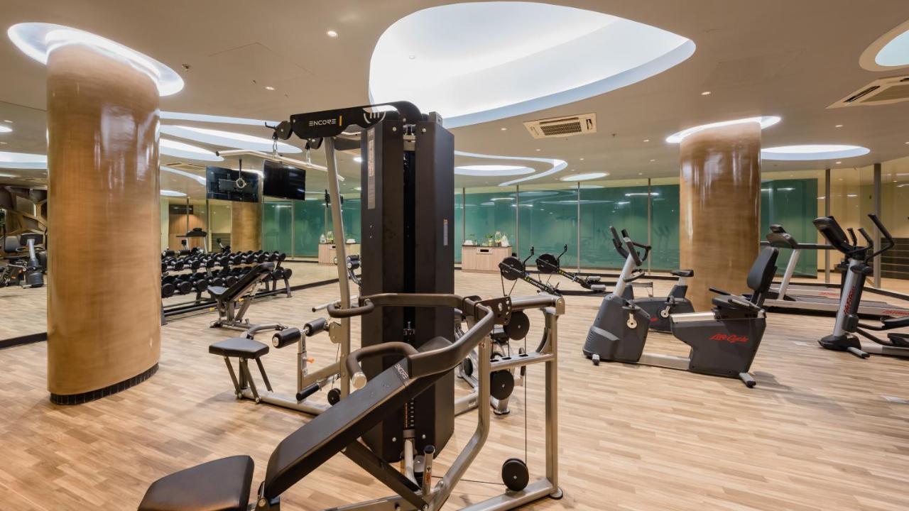 Oceanfront Beach Resort - Sha Extra Plus Patong Exterior foto The gym at the hotel
